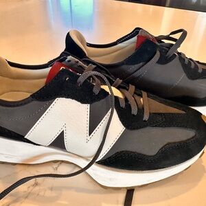 Women’s New balance 327.  Black. Size 8